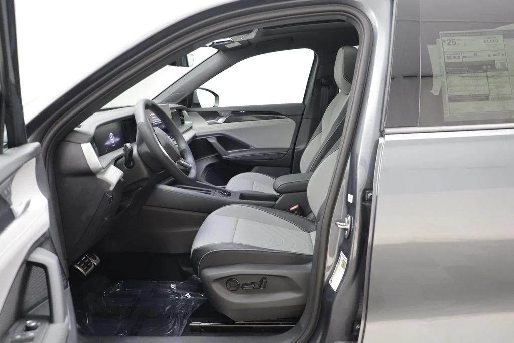 New 2026 Platinum Gray Volkswagen 2.0T SE R-Line Black image 6
