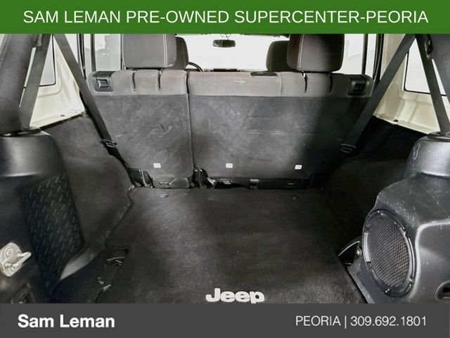Used 2014 Gray Jeep Unlimited Sahara image 21