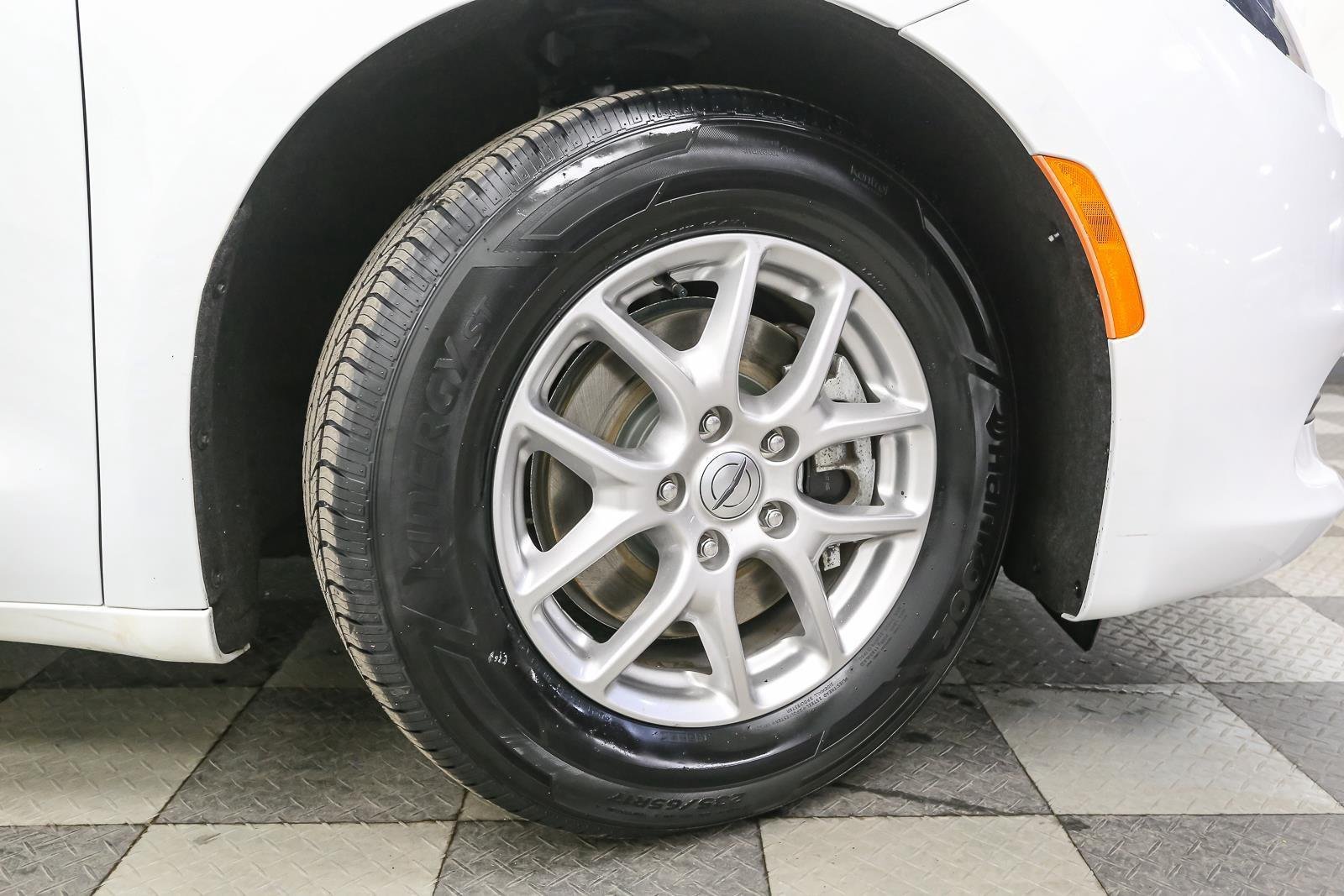 Used 2024 Bright White Clearcoat Chrysler LX image 15