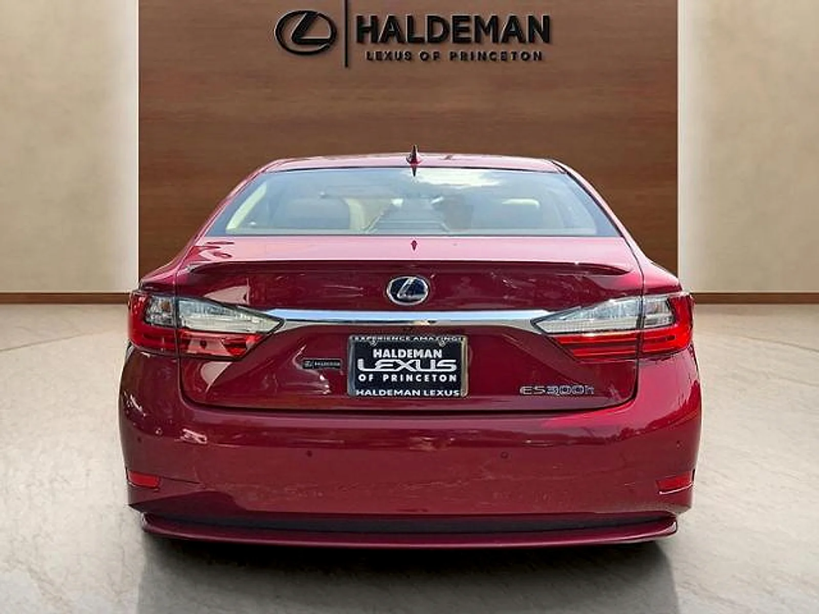 Used 2016 Matador Red Mica Lexus  image 5