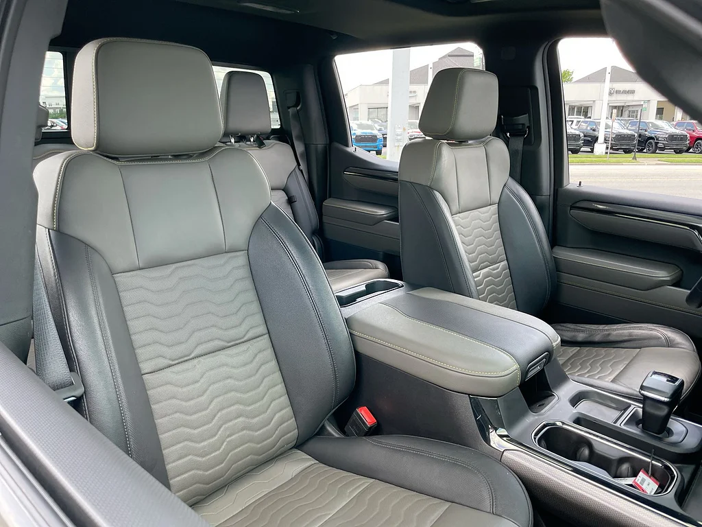 Used 2023 GRAY Chevrolet ZR2 image 29