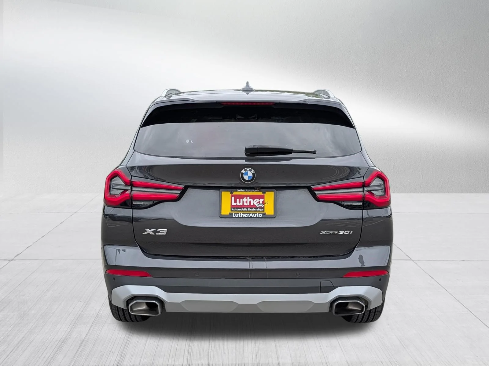 Used 2022 Dark Graphite Metallic BMW xDrive30i image 6