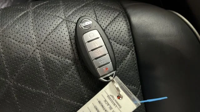 Used 2020 Super Black Metallic Nissan Platinum image 21