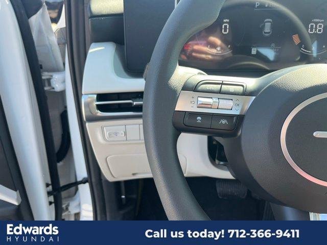 2025 Hyundai Tucson SE - Photo 14