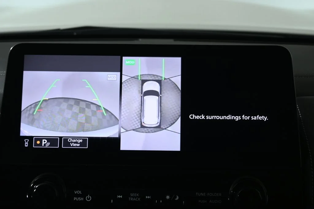 Certified Used 2023 White INFINITI LUXE image 25