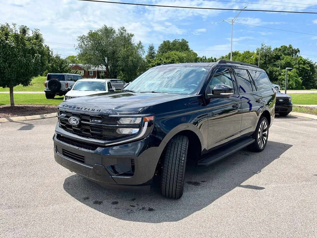 New 2027 Black Ford Platinum image 3