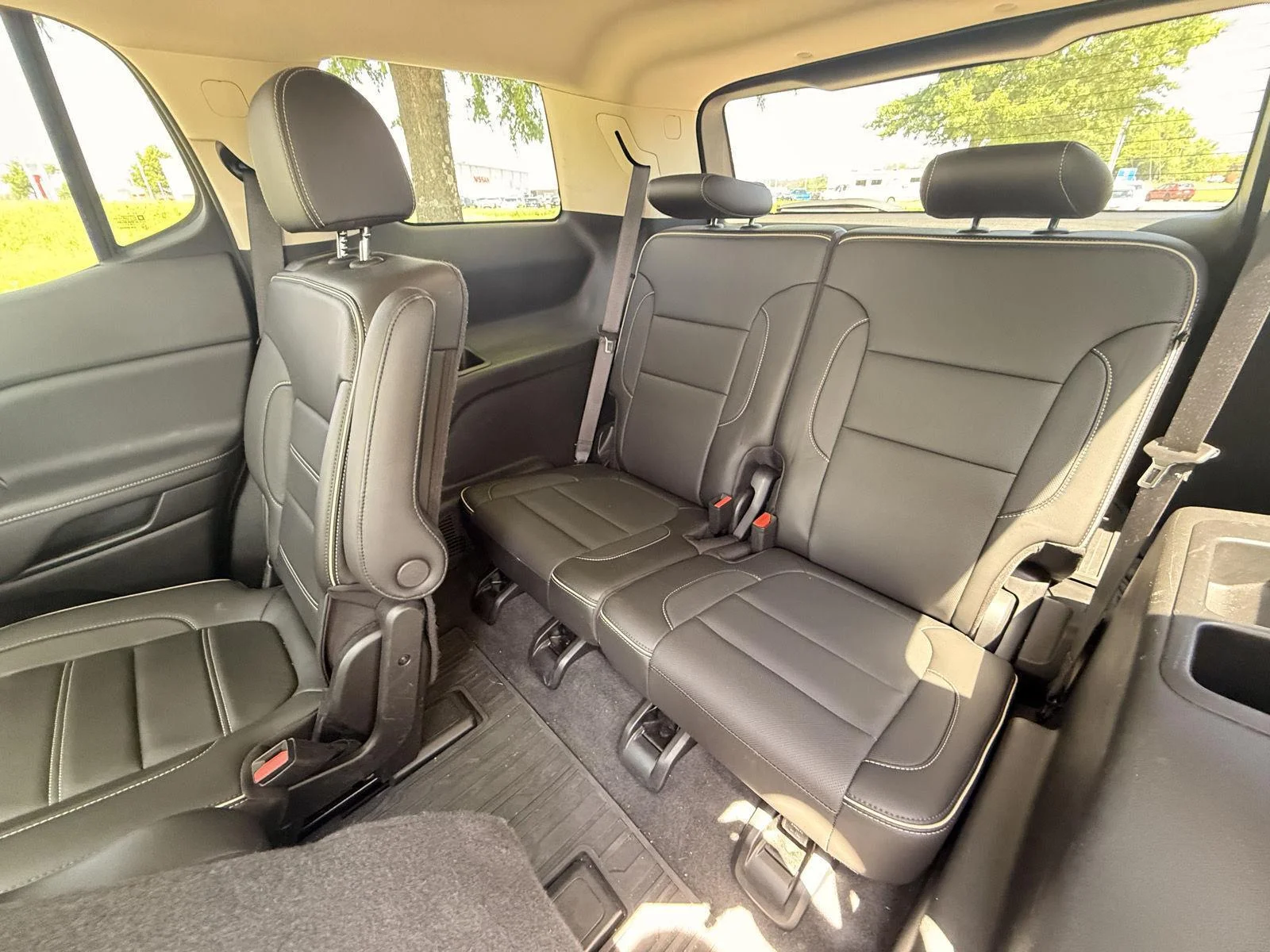 Used 2020 White Frost Tricoat GMC Denali image 10