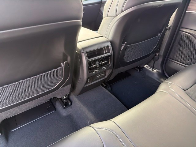 New 2026 Diamond Black Crystal Pearl-Coat Exterior Paint Jeep Altitude image 8