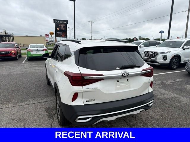 Used 2021 White Kia EX image 17
