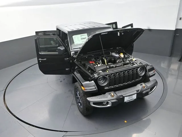 New 2026 Black Clear-Coat Exterior Paint Jeep 85th Anniversary Edition image 30