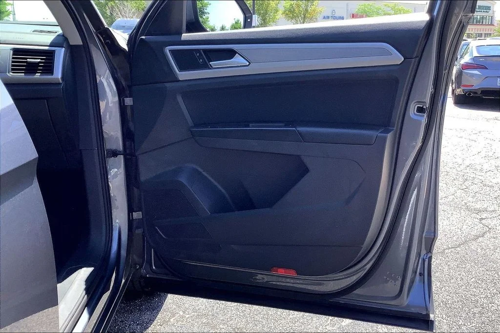 Used 2018 Gray Volkswagen S image 27