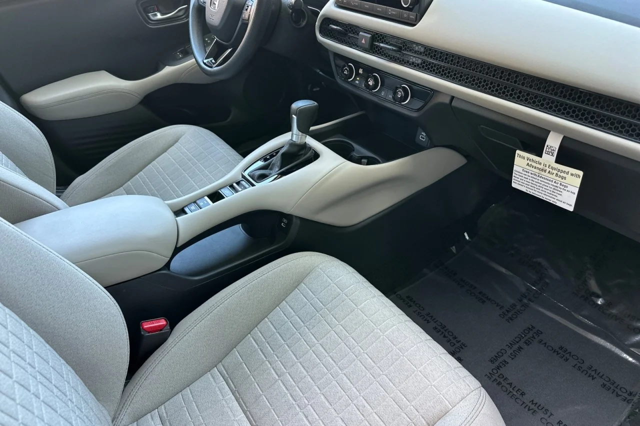 Used 2025 Platinum White Pearl Honda LX image 15