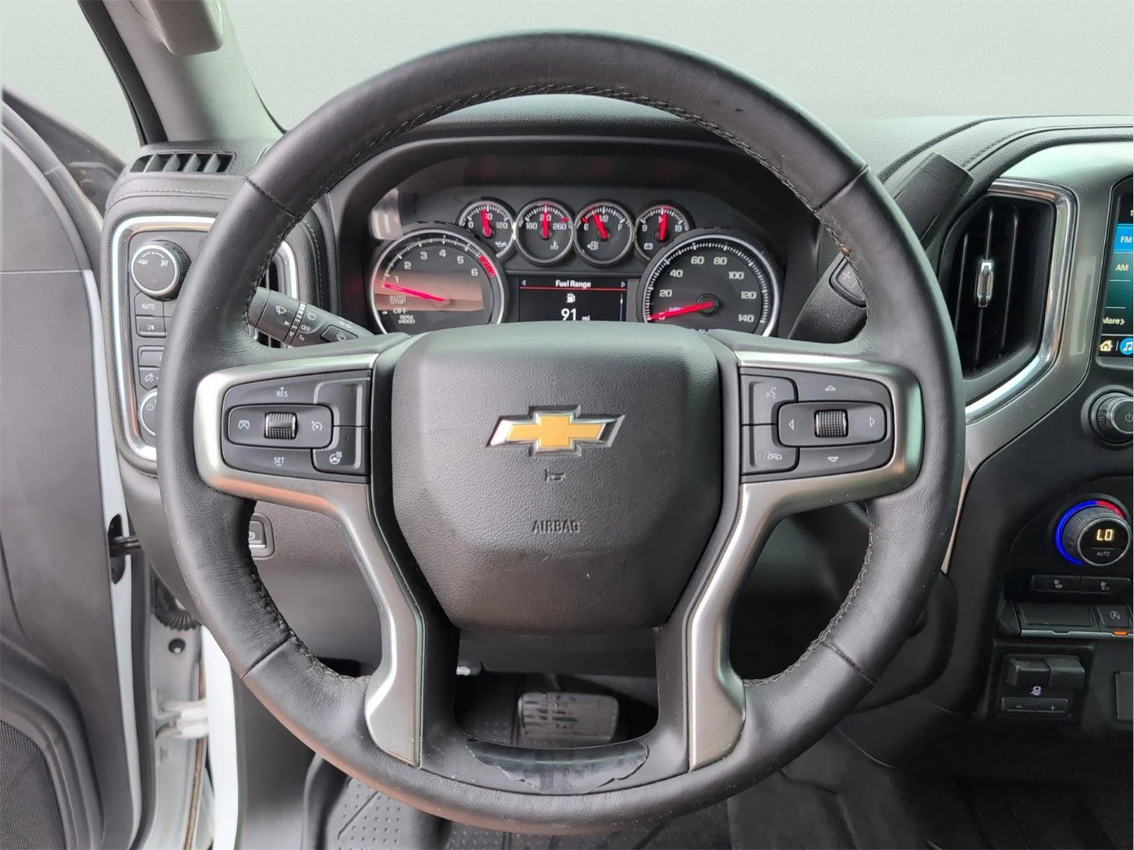 Used 2019 SUMMIT WHITE Chevrolet LT image 23