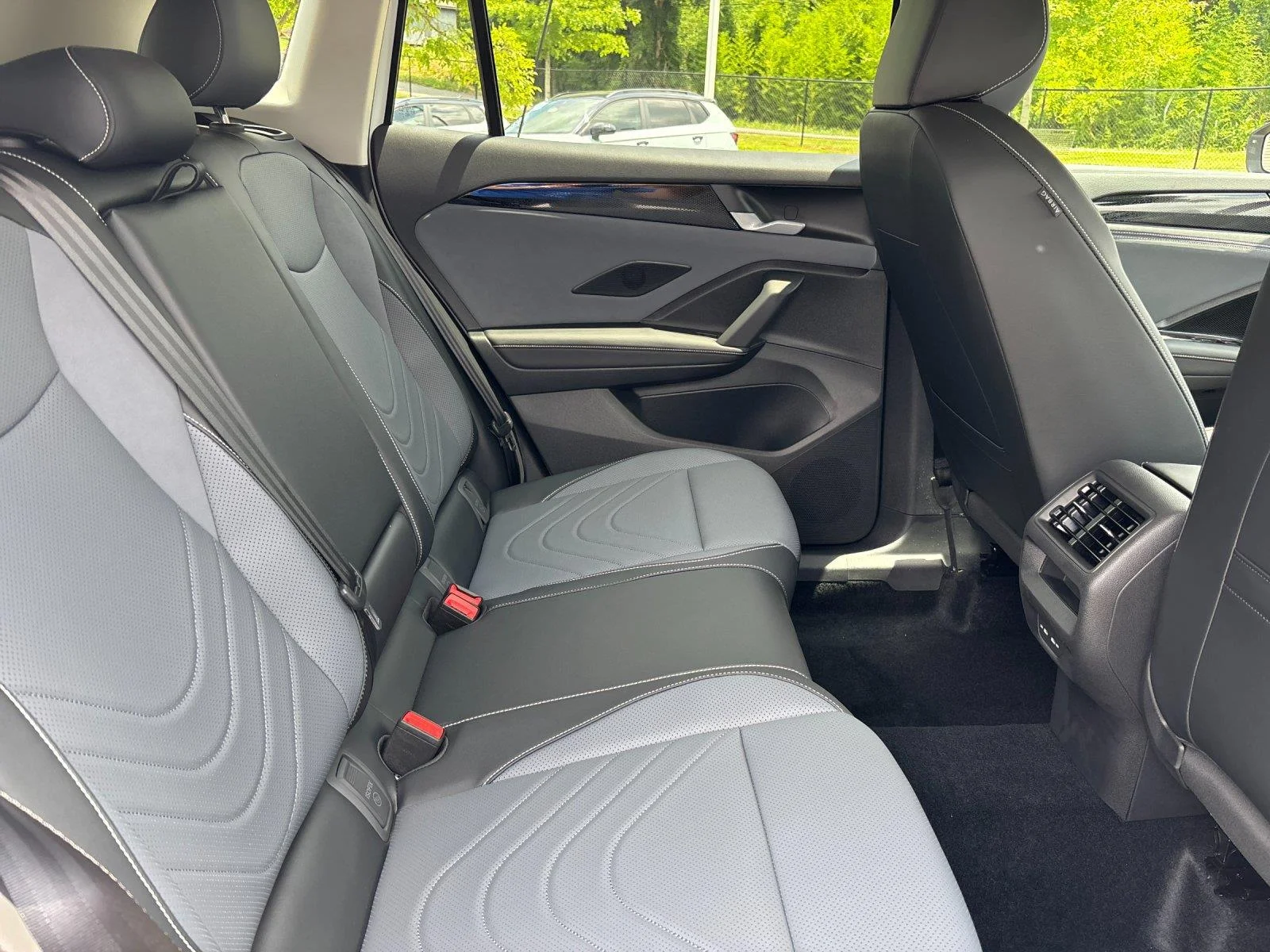 New 2026 pure white Volkswagen SE image 37