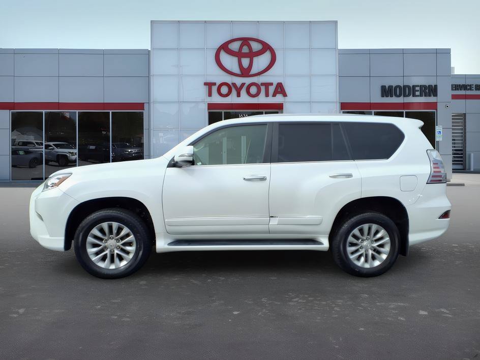 Used 2018 Starfire Pearl Lexus 460 image 2