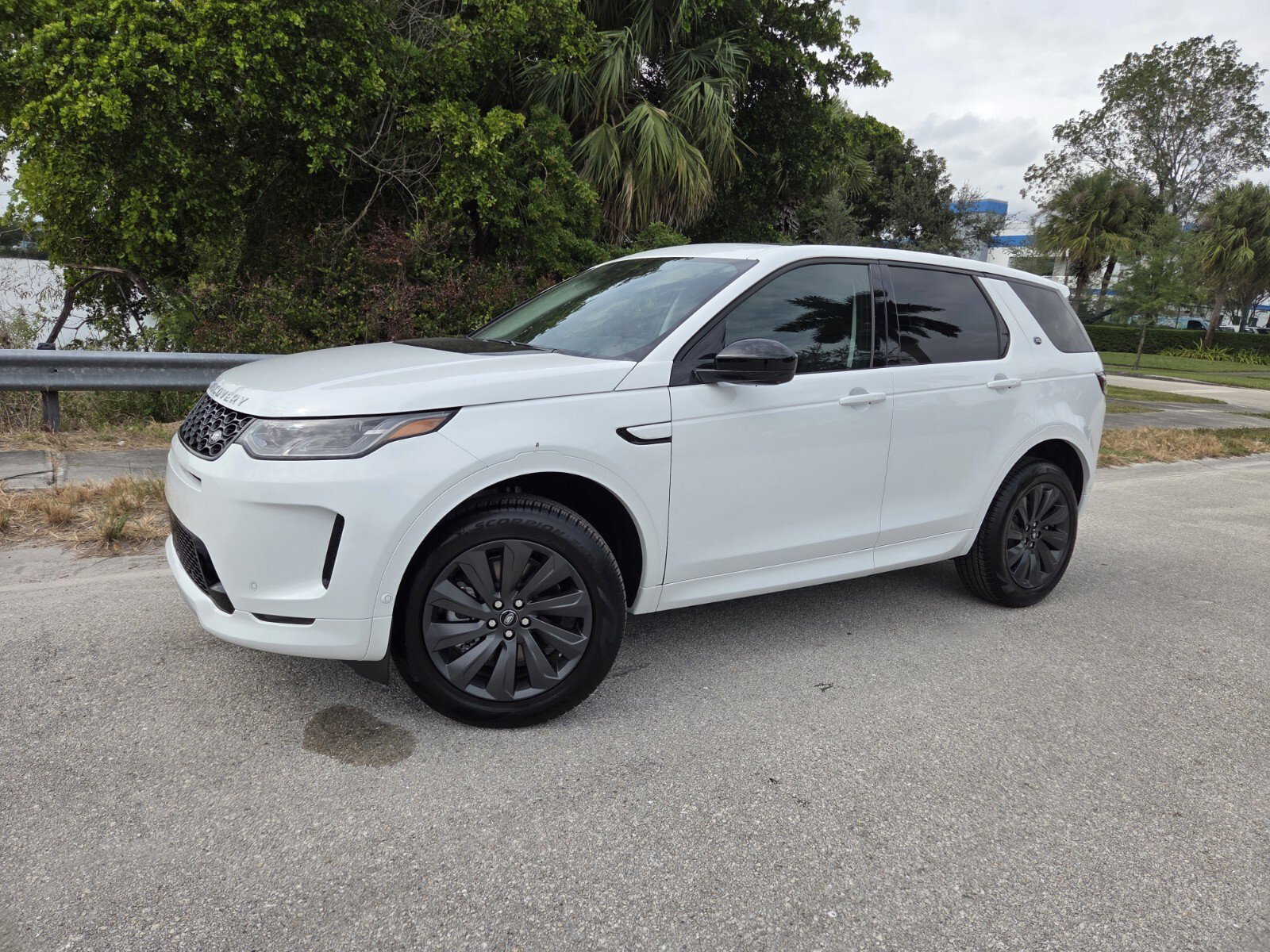 New 2025 Fuji White Land Rover P250 S image 1
