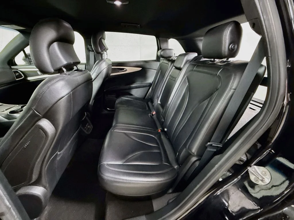 Used 2019 Infinite Black Metallic Lincoln Standard image 4