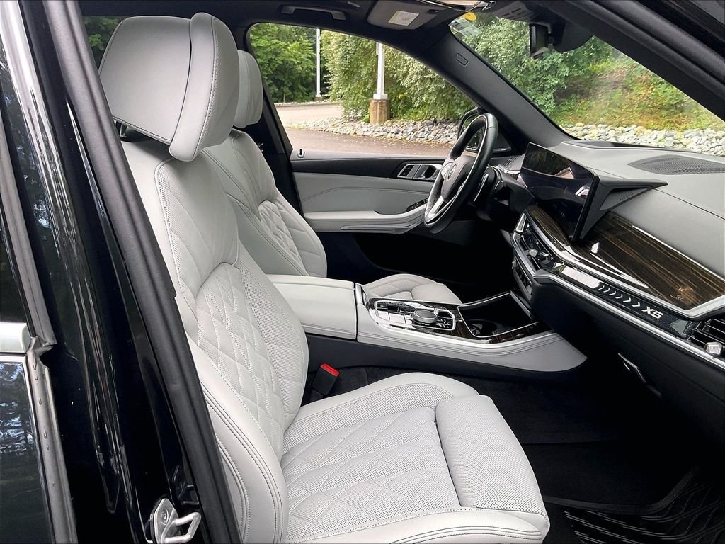 Used 2024 Black Sapphire Metallic BMW xDrive40i image 11