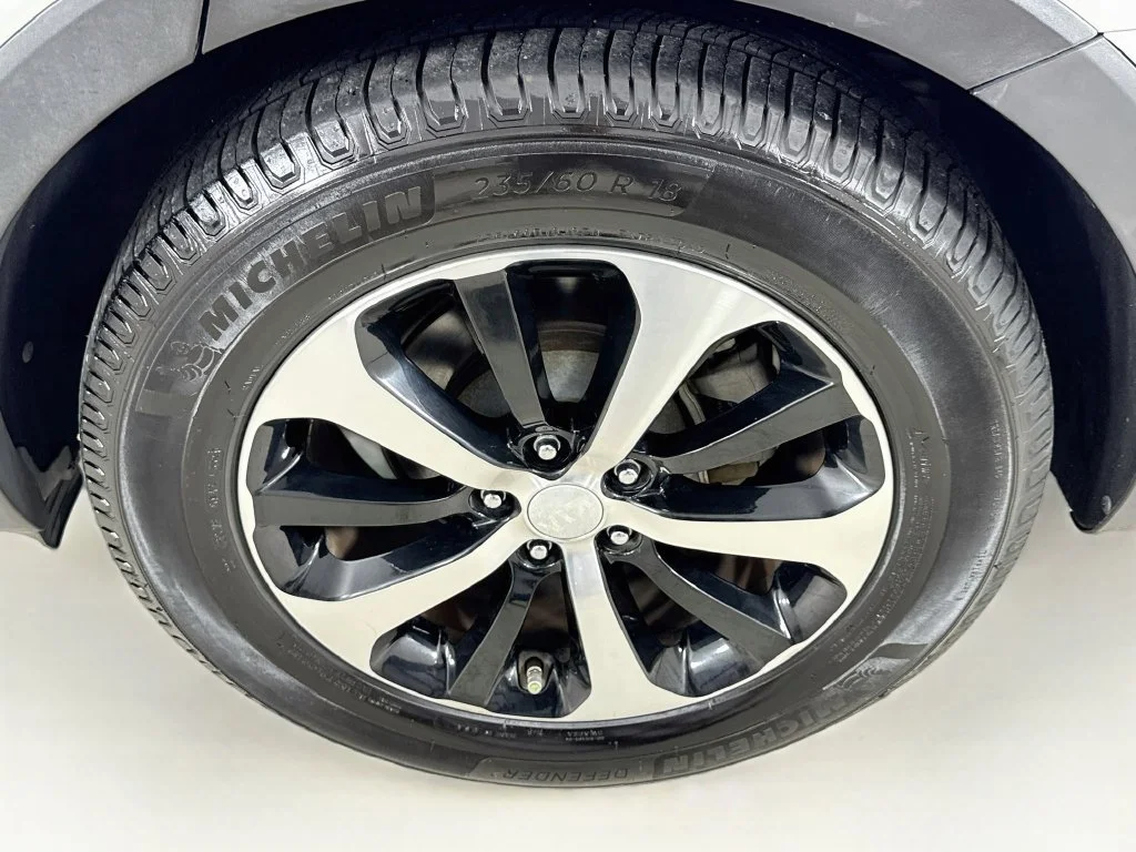 Used 2016 White Kia EX image 38