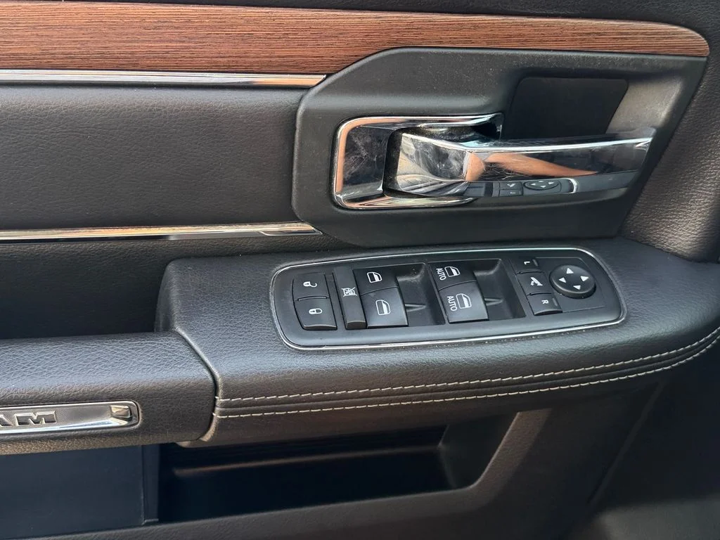 Used 2018 Granite Crystal Clearcoat Metallic Ram Laramie image 28