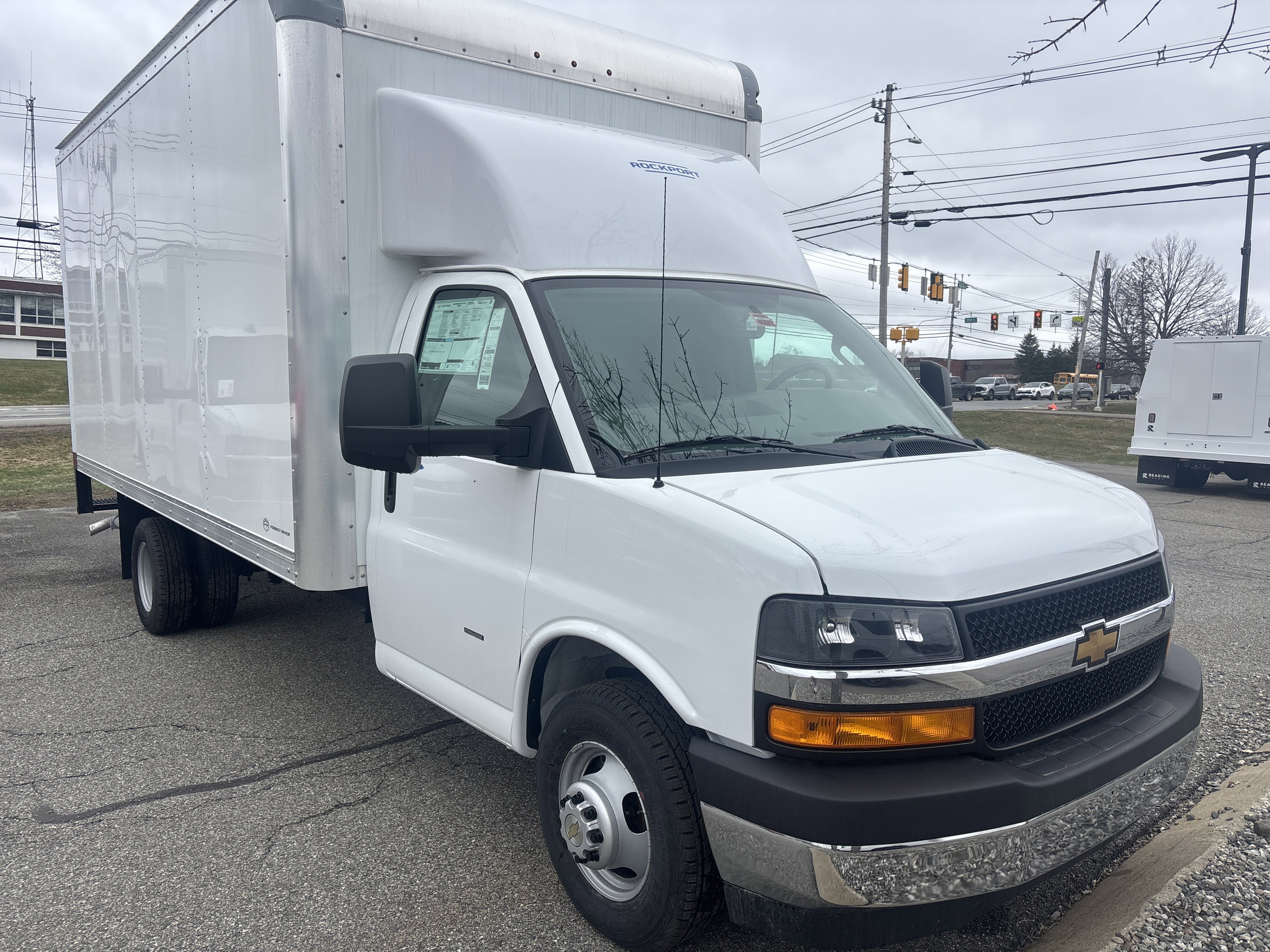 New 2026 Summit White Chevrolet 1WT image 6