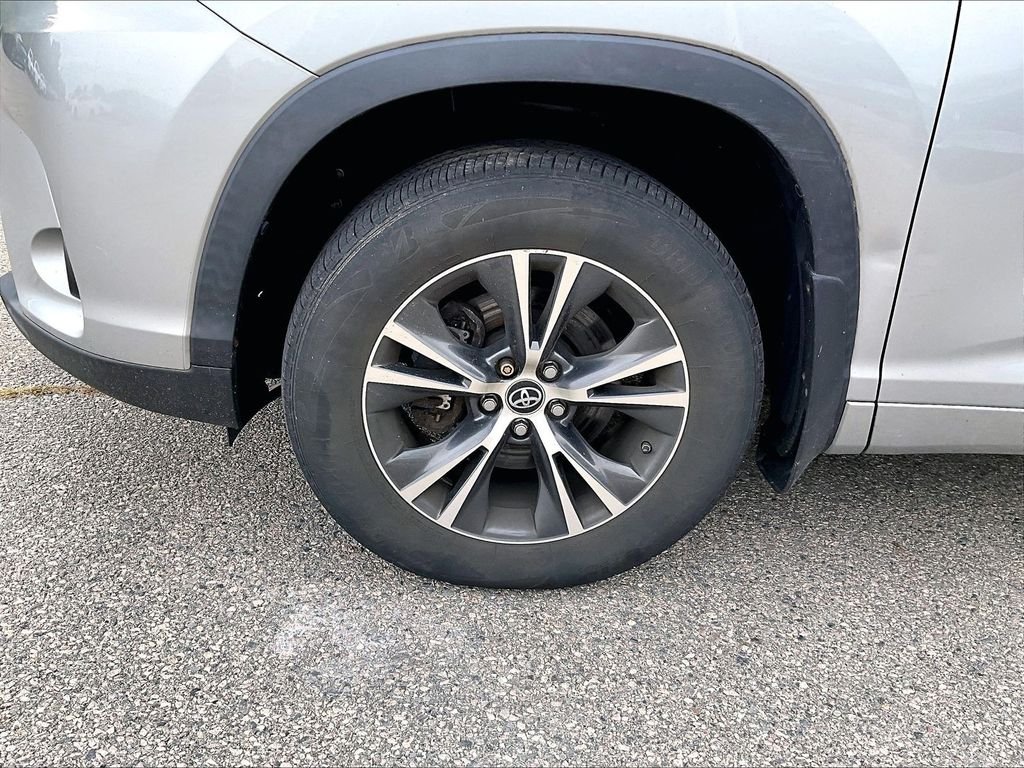 Certified Used 2018 Silver Toyota LE image 7