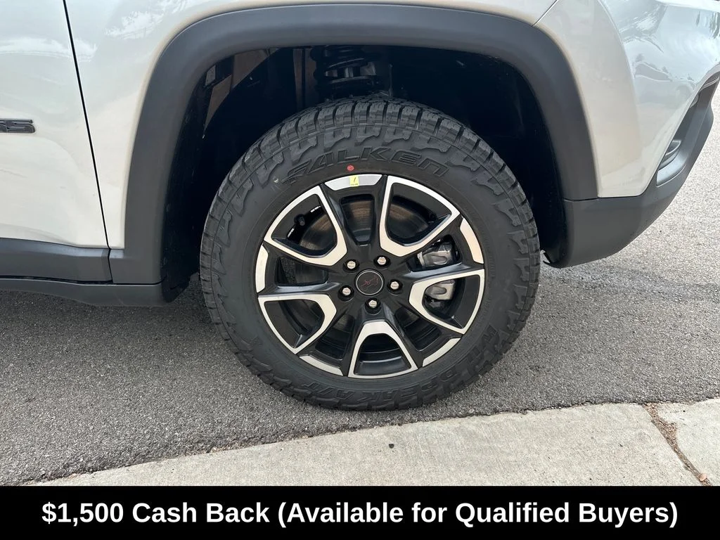 New 2026 Silver Zynith Metallic Clear-Coat Exterior Paint Jeep Trailhawk image 14