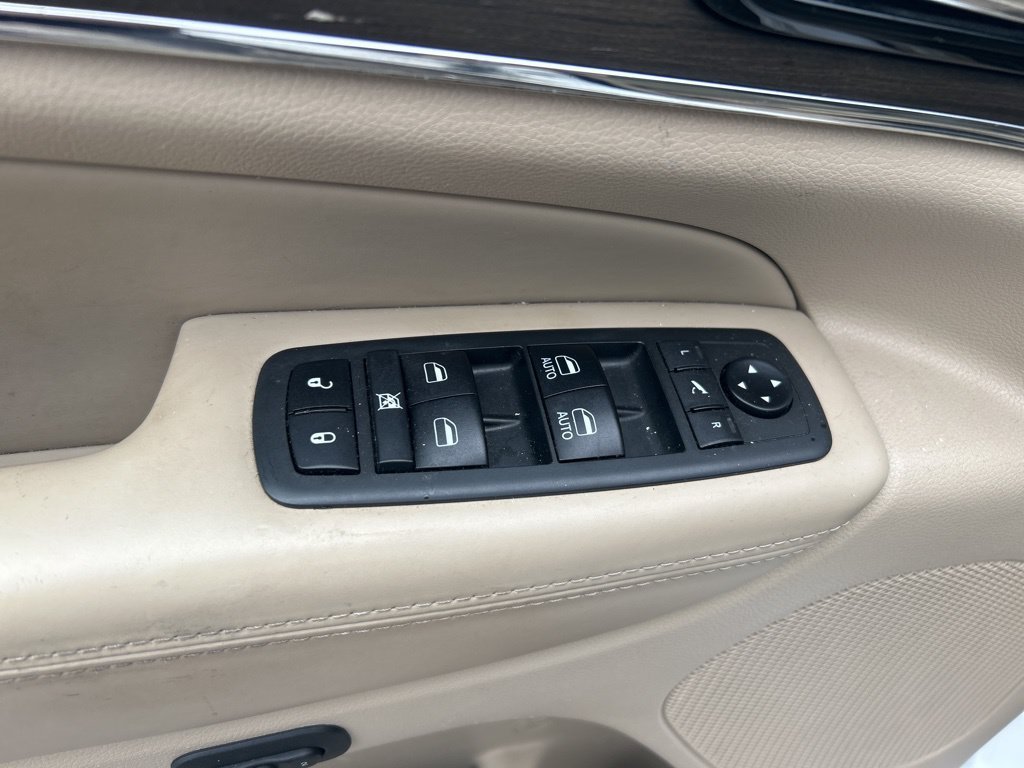 Used 2019 White Jeep Overland image 17