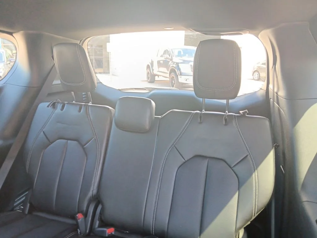 Used 2025 Bright White Clearcoat Chrysler Select image 27