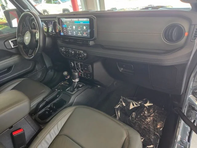 Used 2024 Gray Jeep Mojave image 17