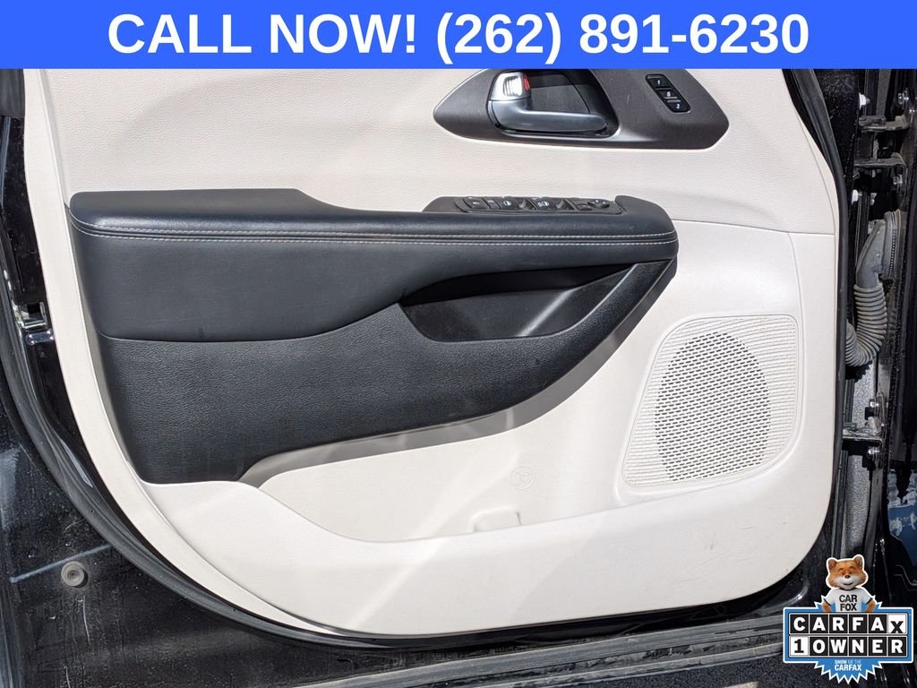 2024 Chrysler Pacifica Touring L - Photo 12