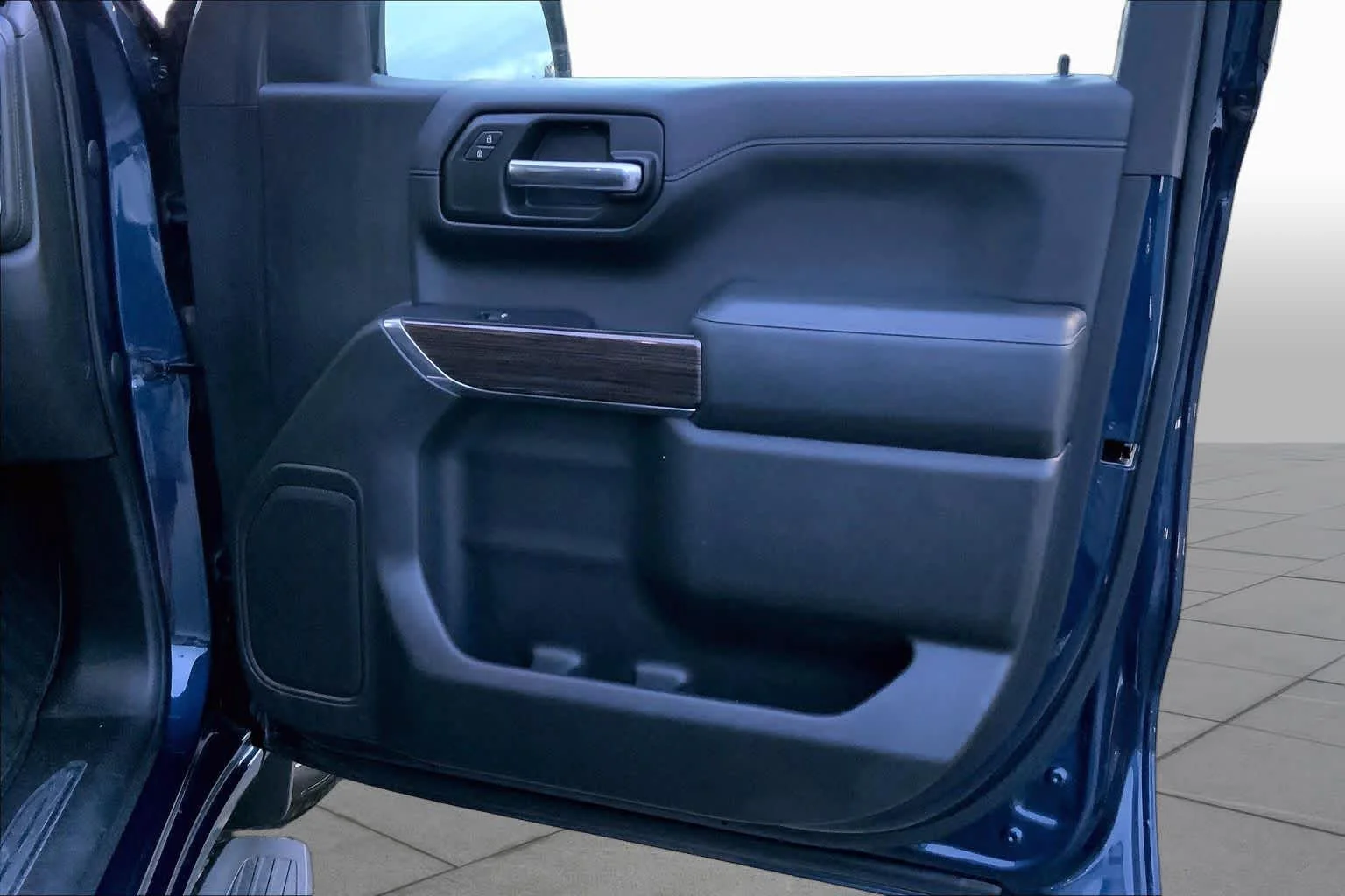 Used 2019 Northsky Blue Metallic Chevrolet RST image 20