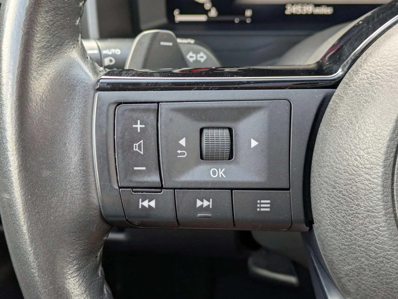 Used 2024 Boulder Gray Pearl Nissan Platinum image 17
