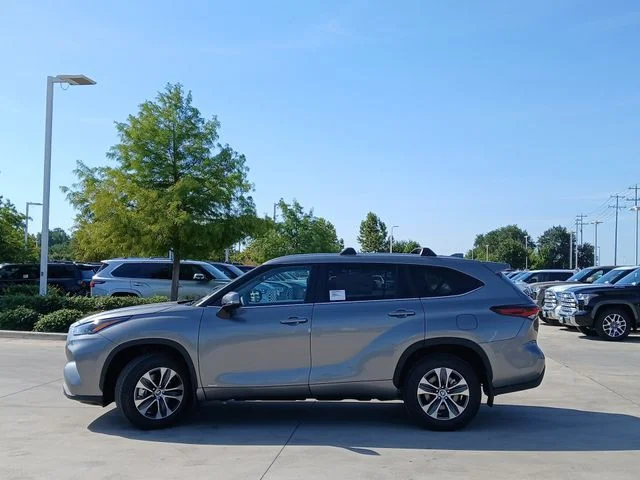 New 2026 Heavy Metal Toyota XLE image 7