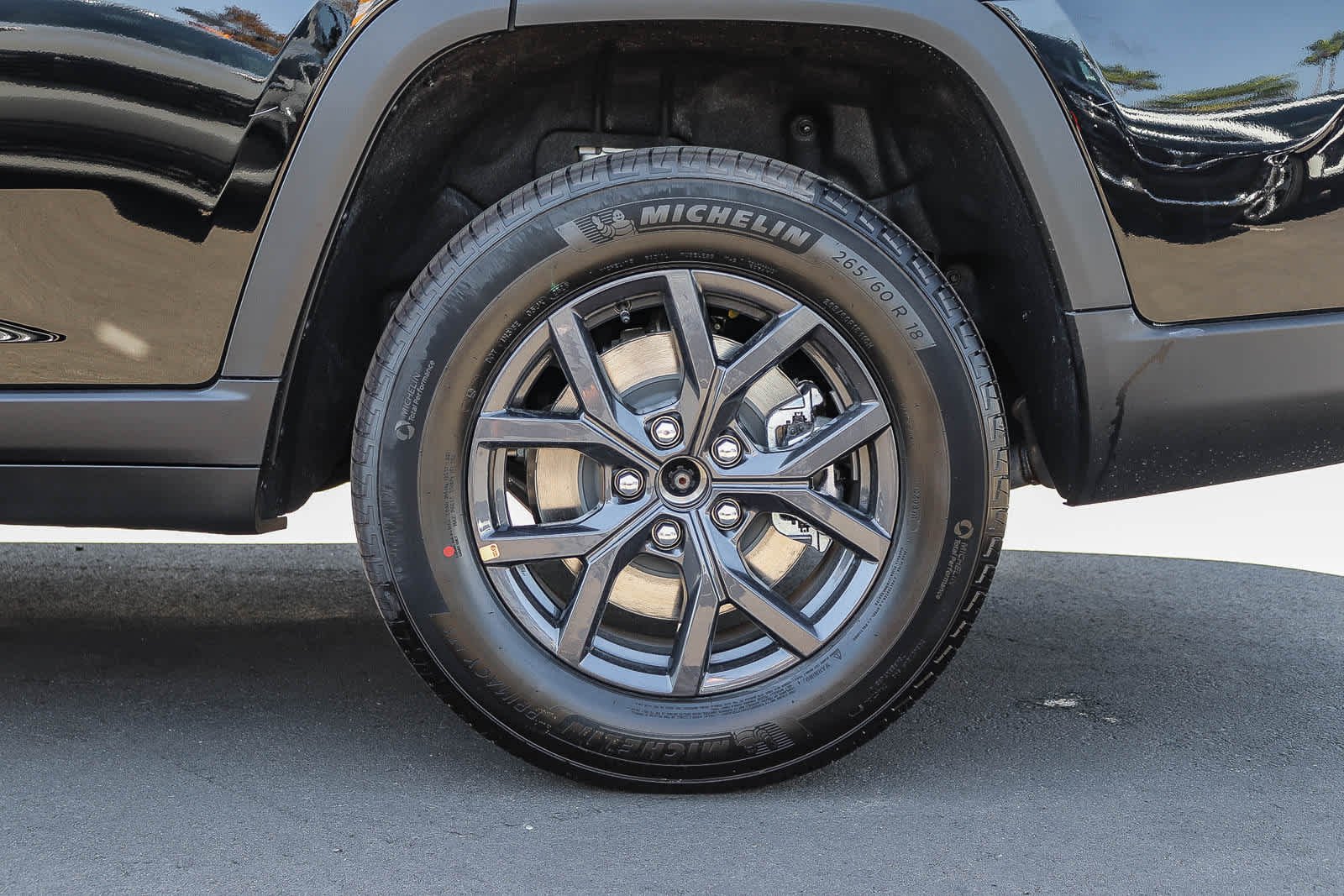 New 2027 High-Gloss Black Paint Jeep Laredo Altitude image 11