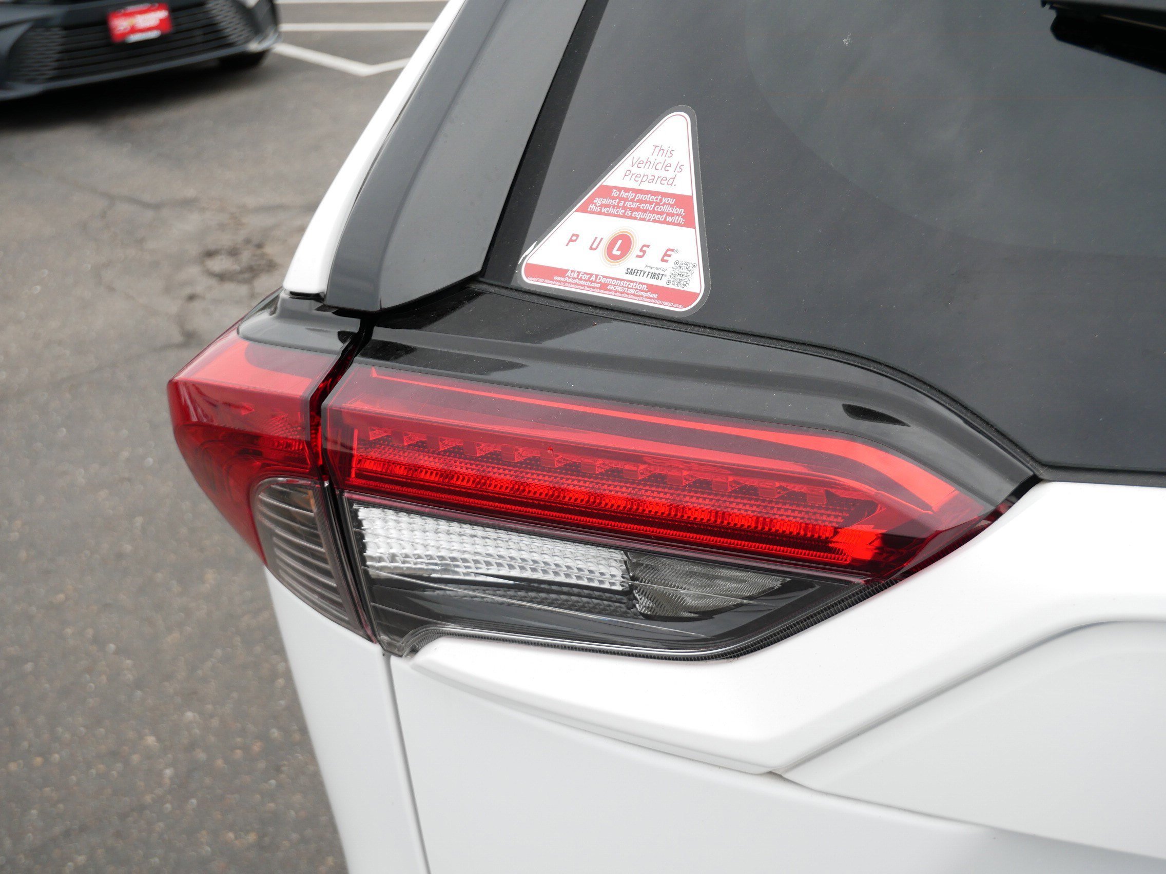 2024 Toyota RAV4 XLE - Photo 17