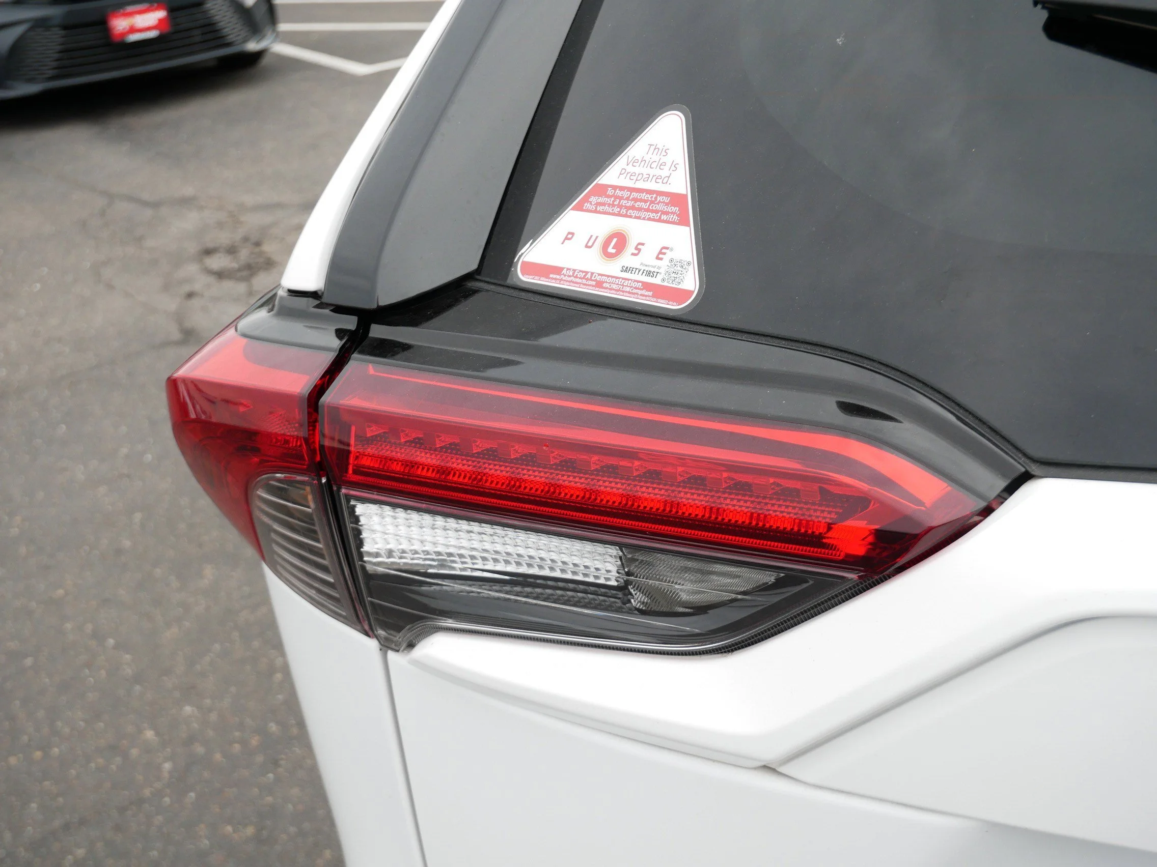 2024 Toyota RAV4 XLE - Photo 17