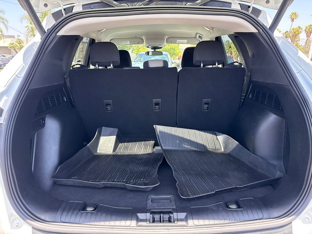 Used 2022 White Ford SE image 11