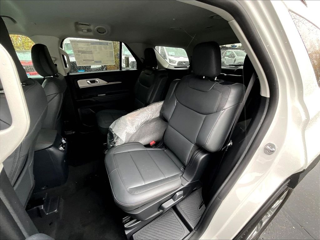 New 2026 Star White Metallic Tri-Coat Ford Active image 11