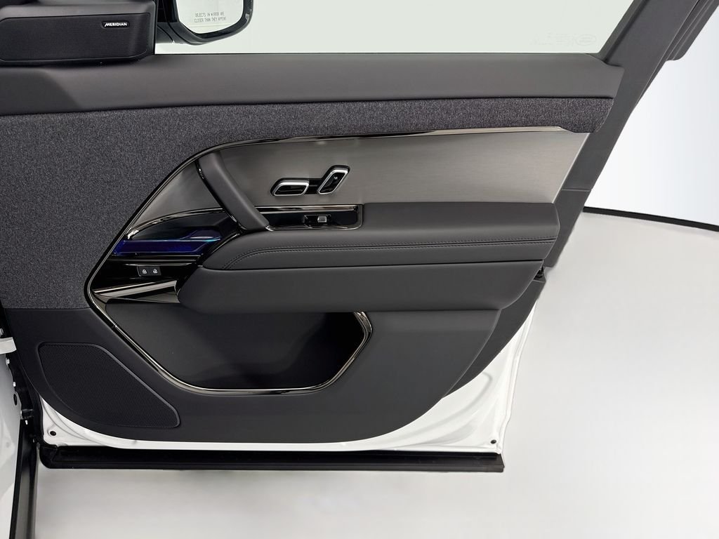 New 2026 Fuji White Land Rover Dynamic SE image 24