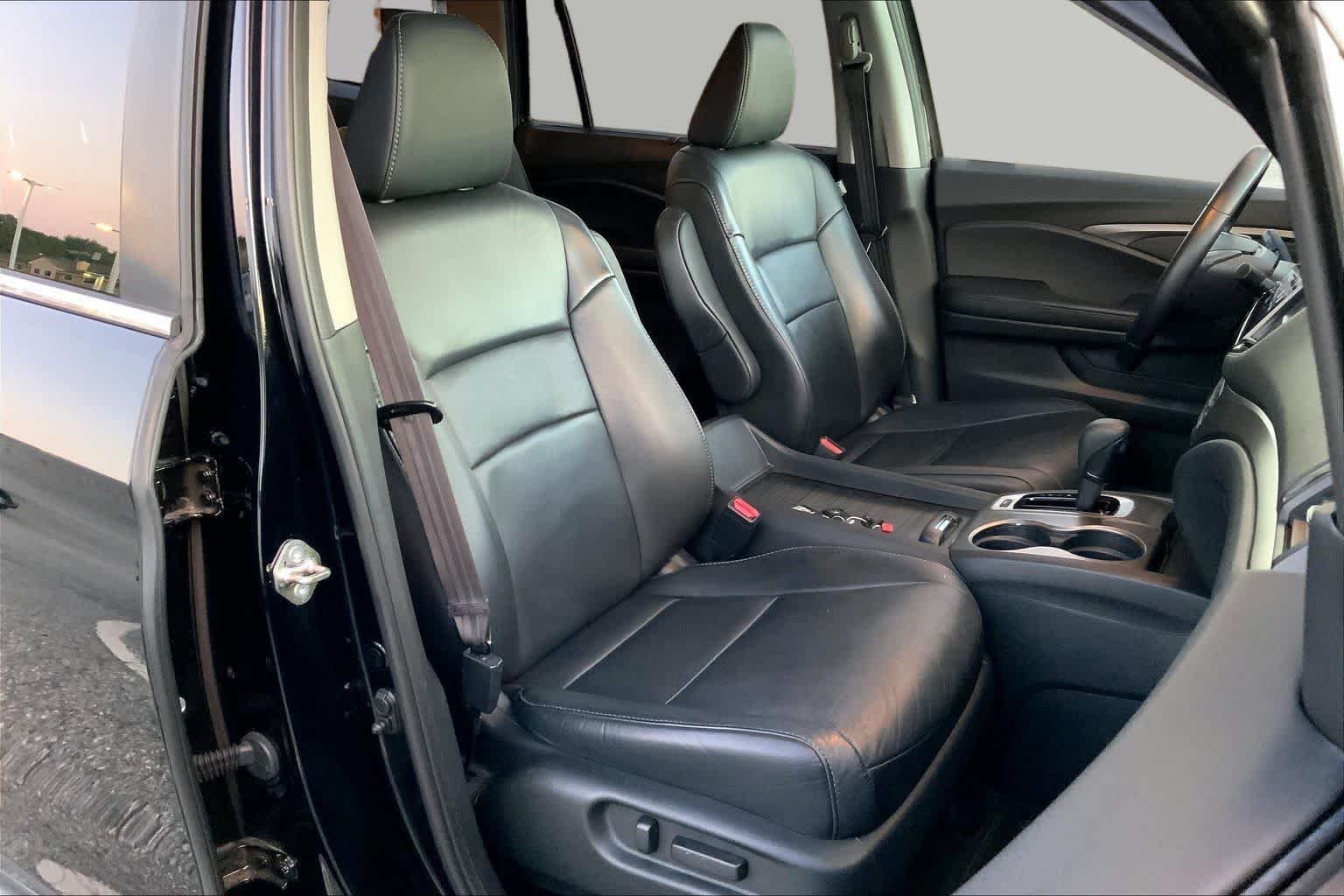 Used 2019 Crystal Black Pearl Honda EX-L image 8