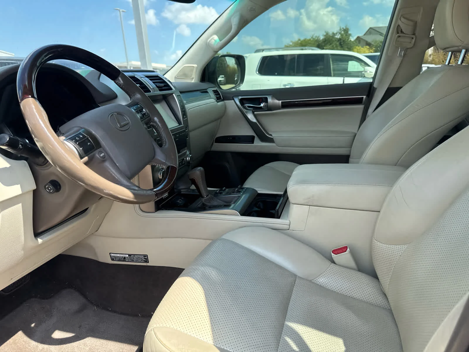 Used 2017 Silver Lining Metallic Lexus Luxury image 9