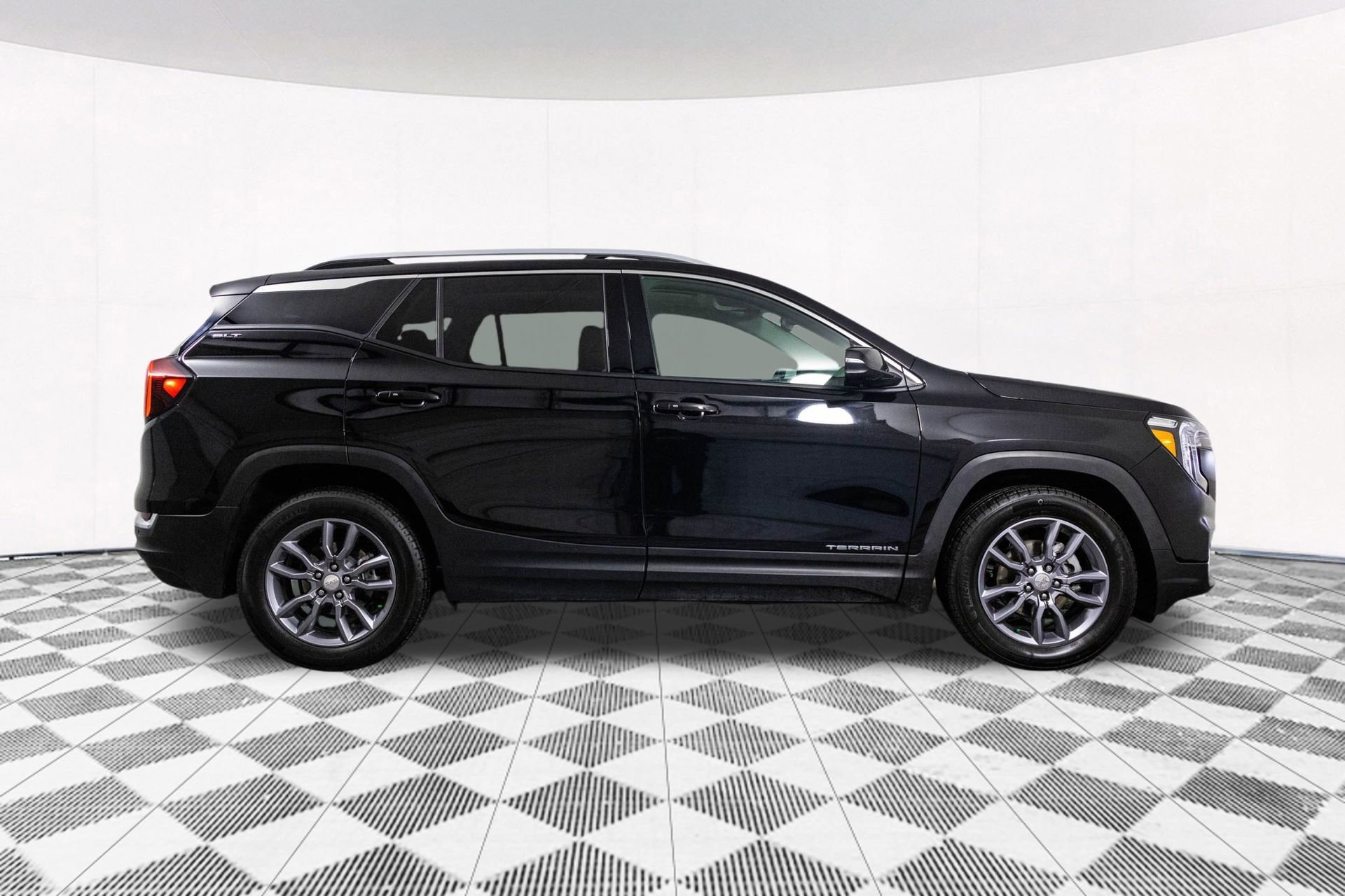 2023 GMC TERRAIN - Image 15