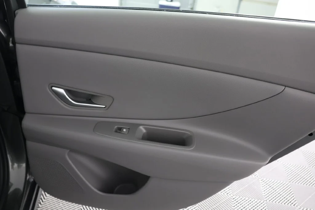 Certified Used 2025 Gray Hyundai SEL Convenience image 28