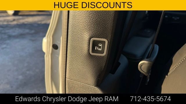 2026 Chrysler Pacifica Select - Photo 32