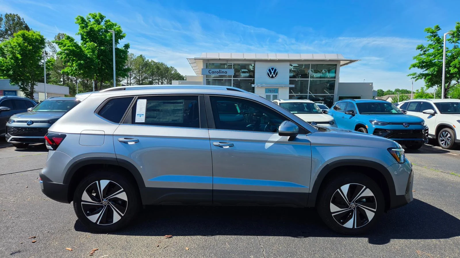 2025 Volkswagen Taos SE - Photo 3