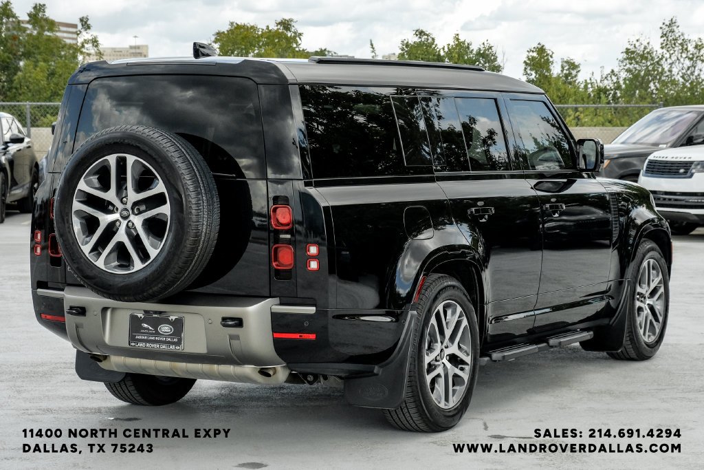 Used 2025 Black Land Rover X-Dynamic SE image 8