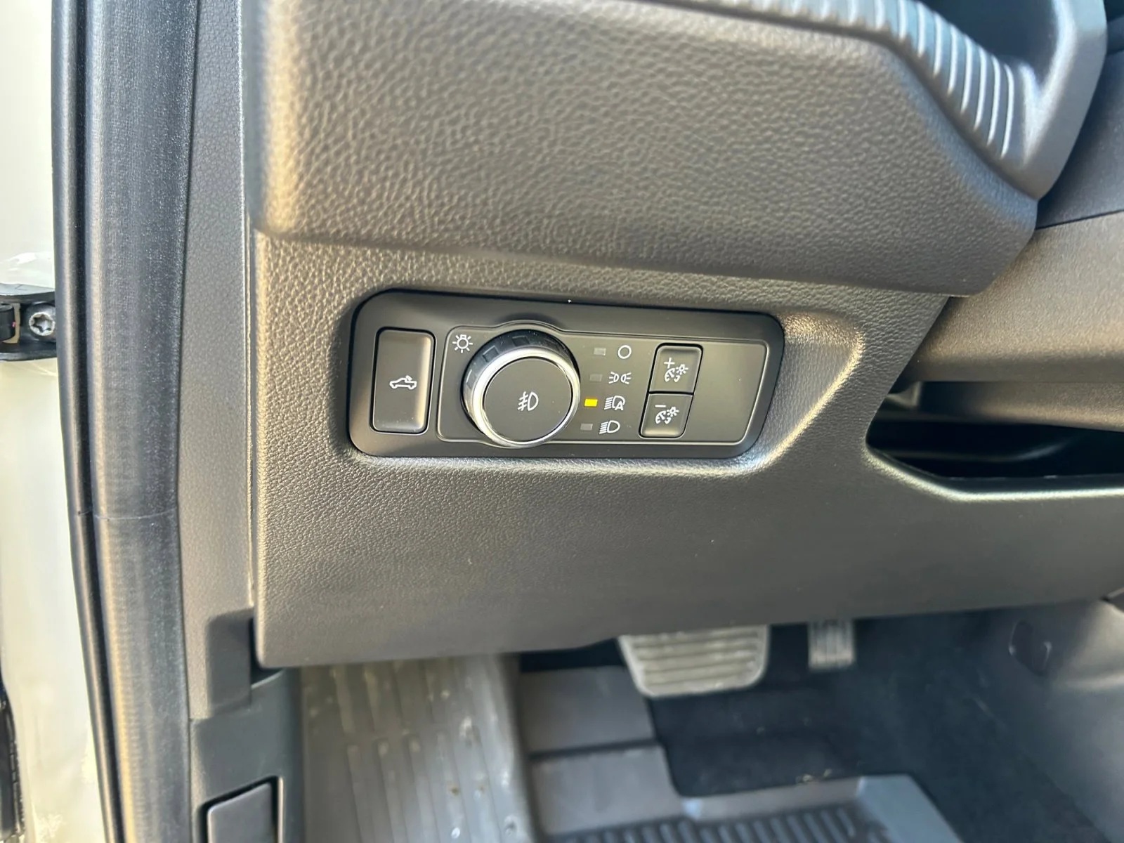 New 2025 Desert Sand Ford Lariat image 15