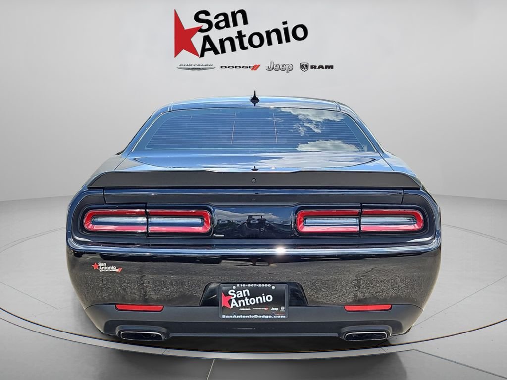 Used 2023 Black Dodge SXT image 12