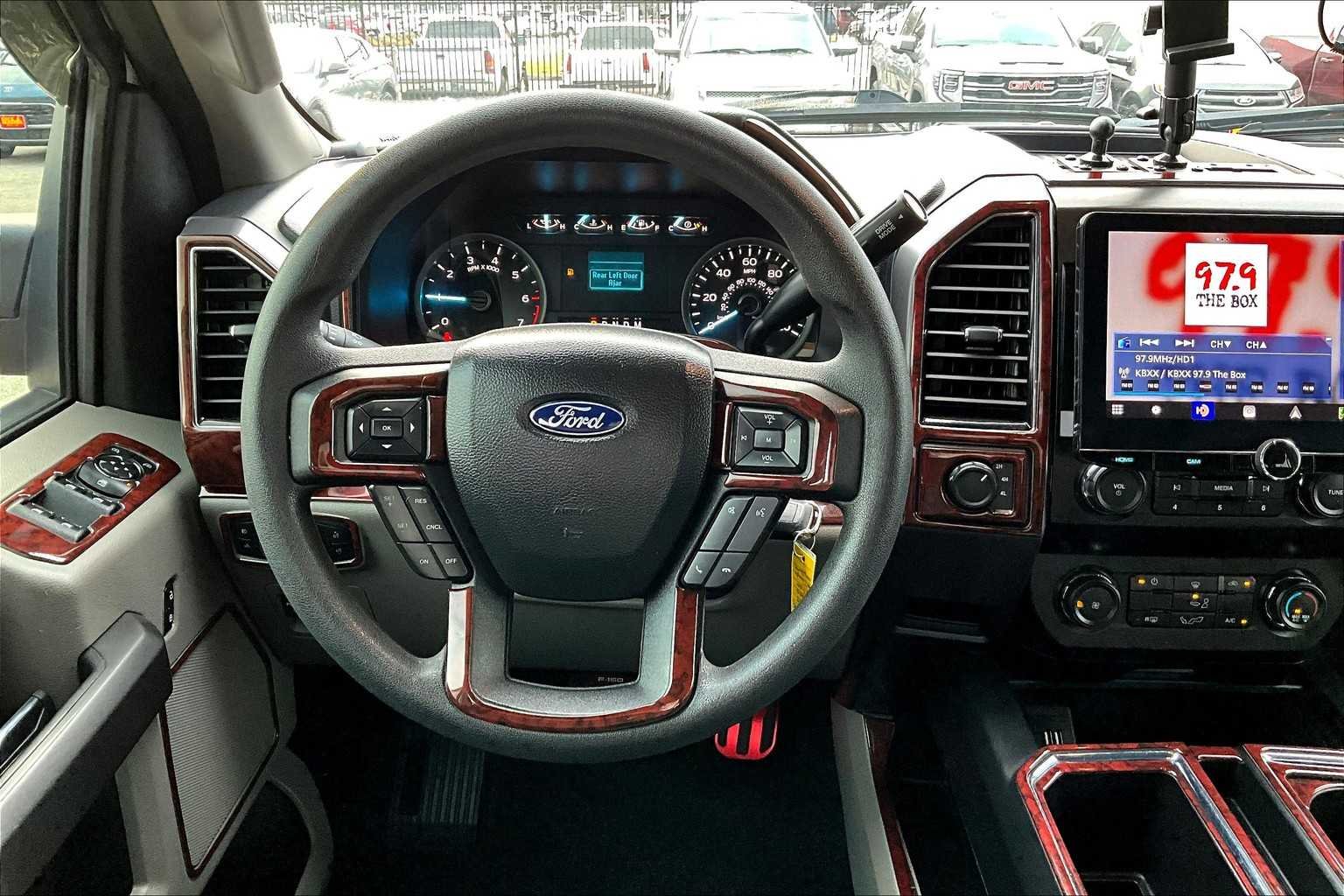 Used 2019 Oxford White Ford XLT image 5